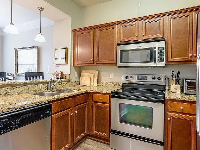 2 bed, 2.5 bath, 1275 sqft, $2,750 — Photo 2