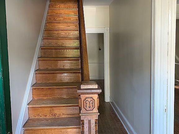 4th image of 525 S Fairfax St