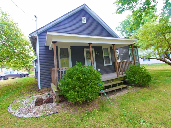 612 N Church St, Roanoke, IL 61561