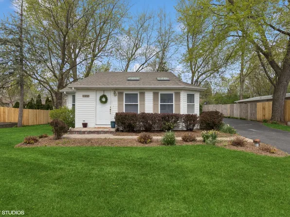 122 Beacon St, Spring Grove, IL 60081