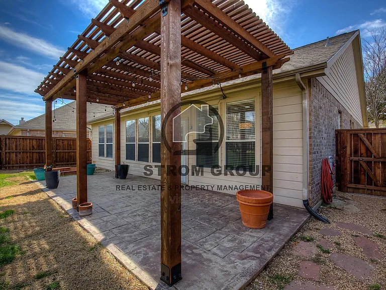 4537 Chris Dr — Photo 65