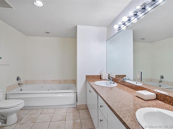 5th image of 17375 Collins Ave #2103-1