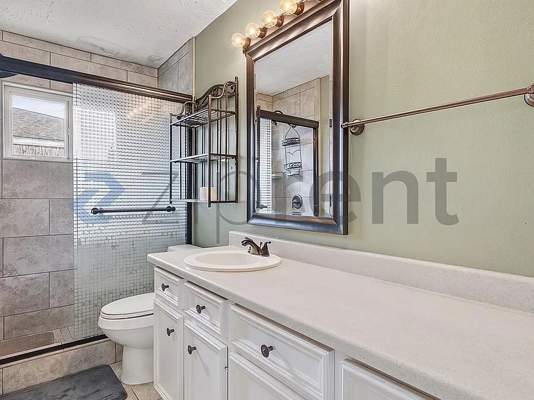 1218 W Donovan St — Photo 15