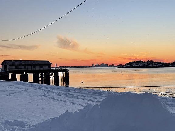 2nd image of 162 Willow Rd APT 11