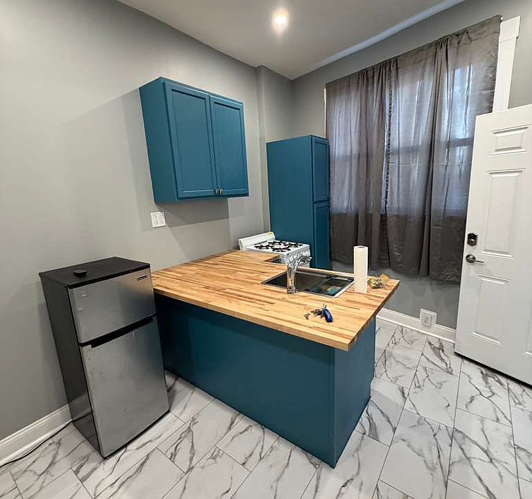 2nd image of 1715 Hatteras St APT 1