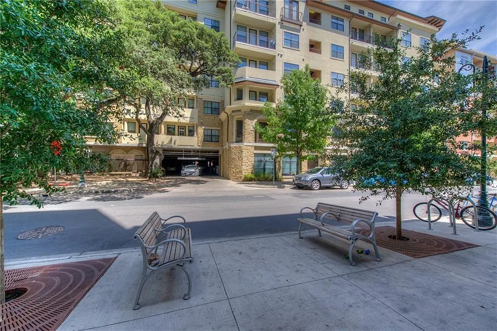 2505 San Gabriel St Apt 103 — Photo 3