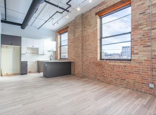 213 N Racine Ave #302B, Chicago, IL 60607