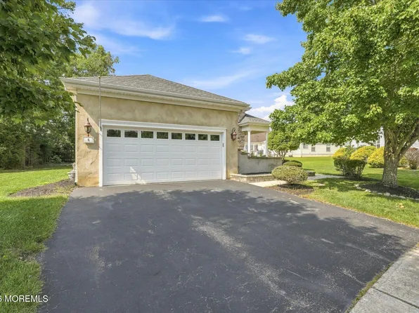6 Minot Light Court, Barnegat, NJ 08005