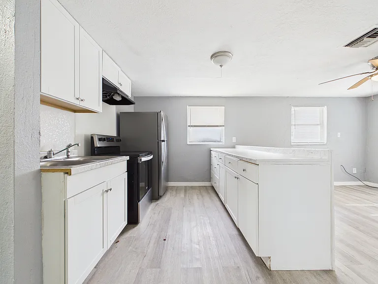 605 S Disston Ave #1/2 — Photo 8