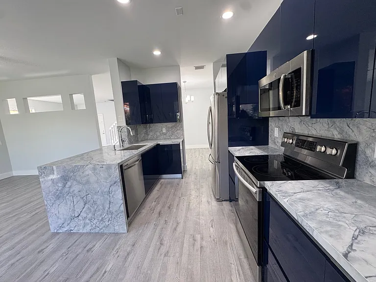 4319 Greenbriar Ln — Photo 5