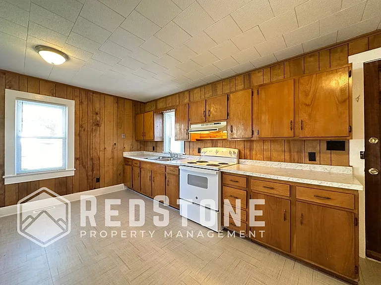 917 E Haggard Ave — Photo 6