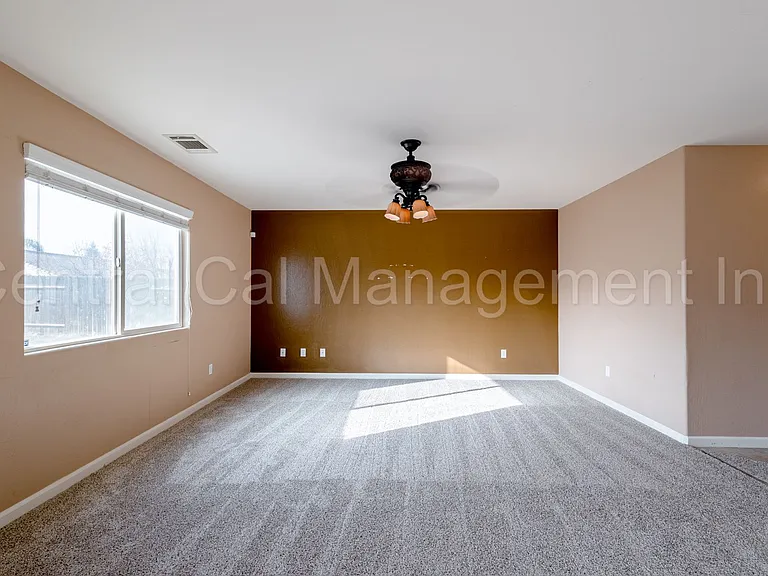 11723 Holabird Ave — Photo 10