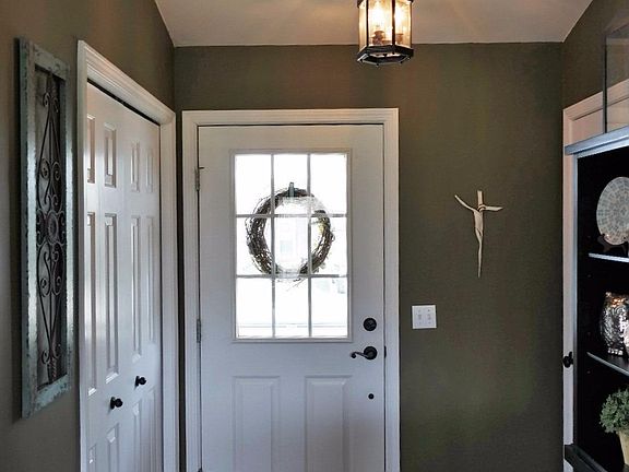 2nd image of 5094 Meadow Crest Cir