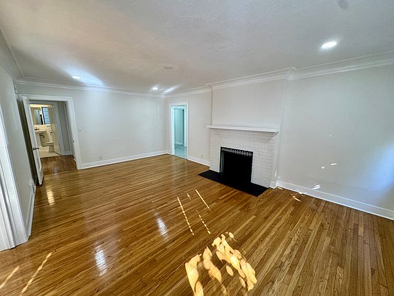 5th image of 239 S Mansfield Ave #C1
