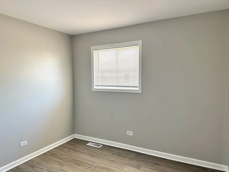 1721 E Roosevelt Rd #2 — Photo 14