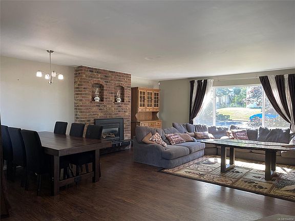 3rd image of 3731 Fowlie Cres