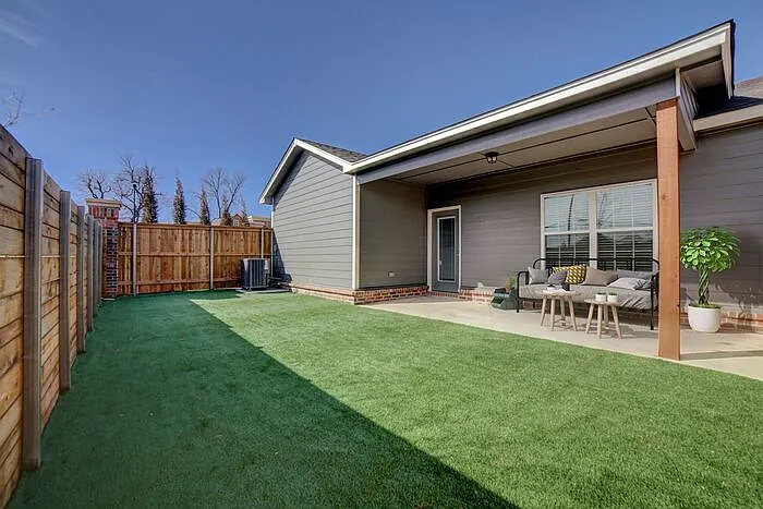 2420 W Imperial Ct — Photo 11