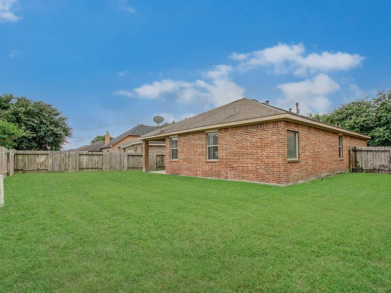 21379 Village Crossing Ln — Photo 29