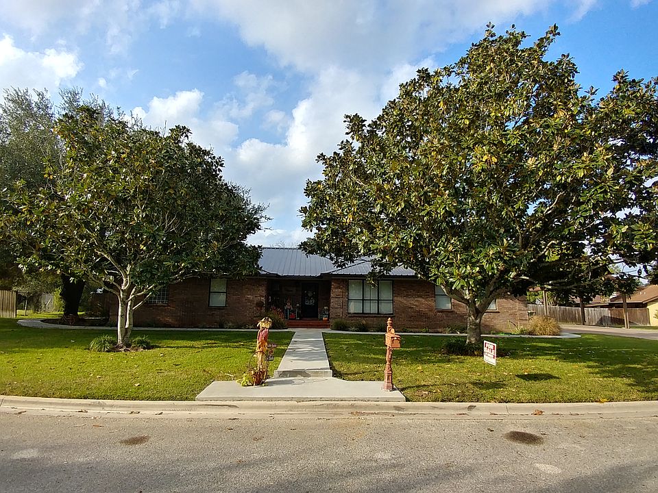 1st image of 318 Winding Way Dr