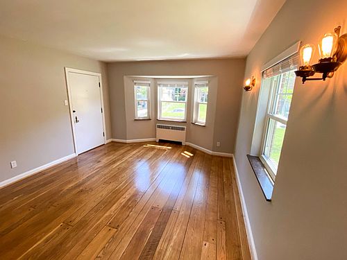 4th image of 909 Ellison Ave #3