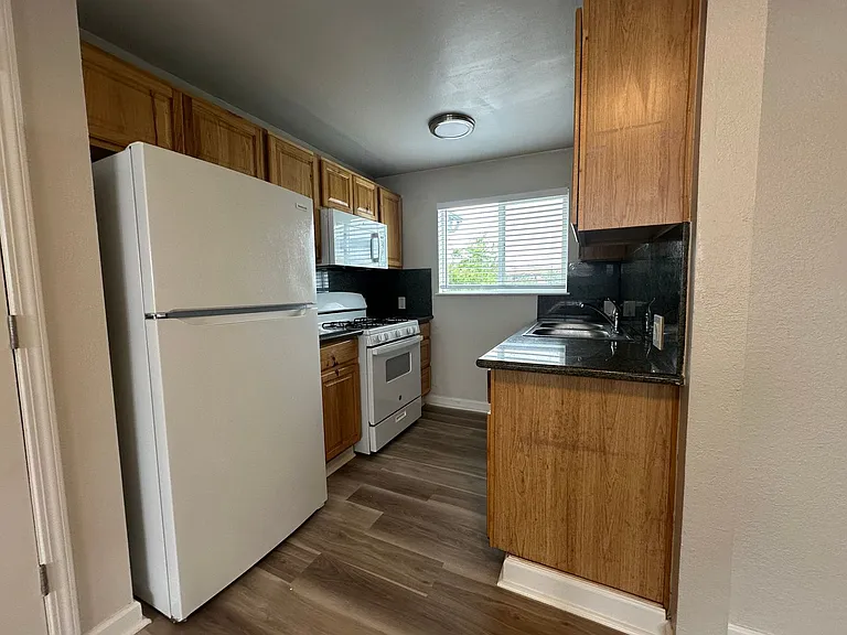 230 Arletta St — Photo 4