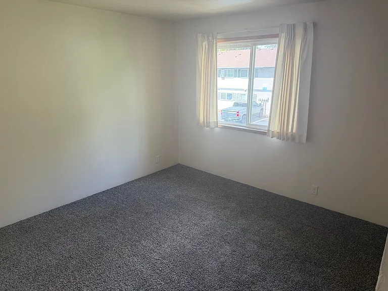 2420 Pheasant Blvd — Photo 5