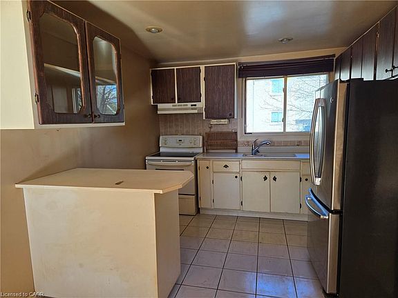 3rd image of 95 Fonthill Rd #2