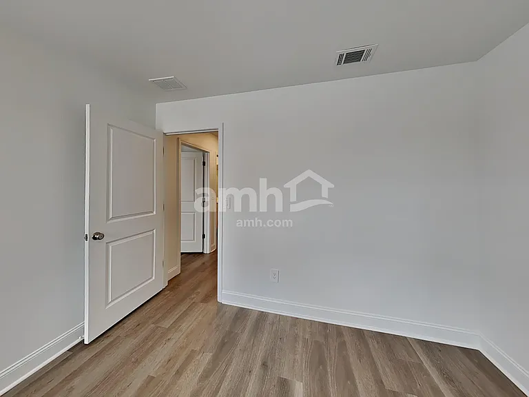 116 Punderson Dr — Photo 17
