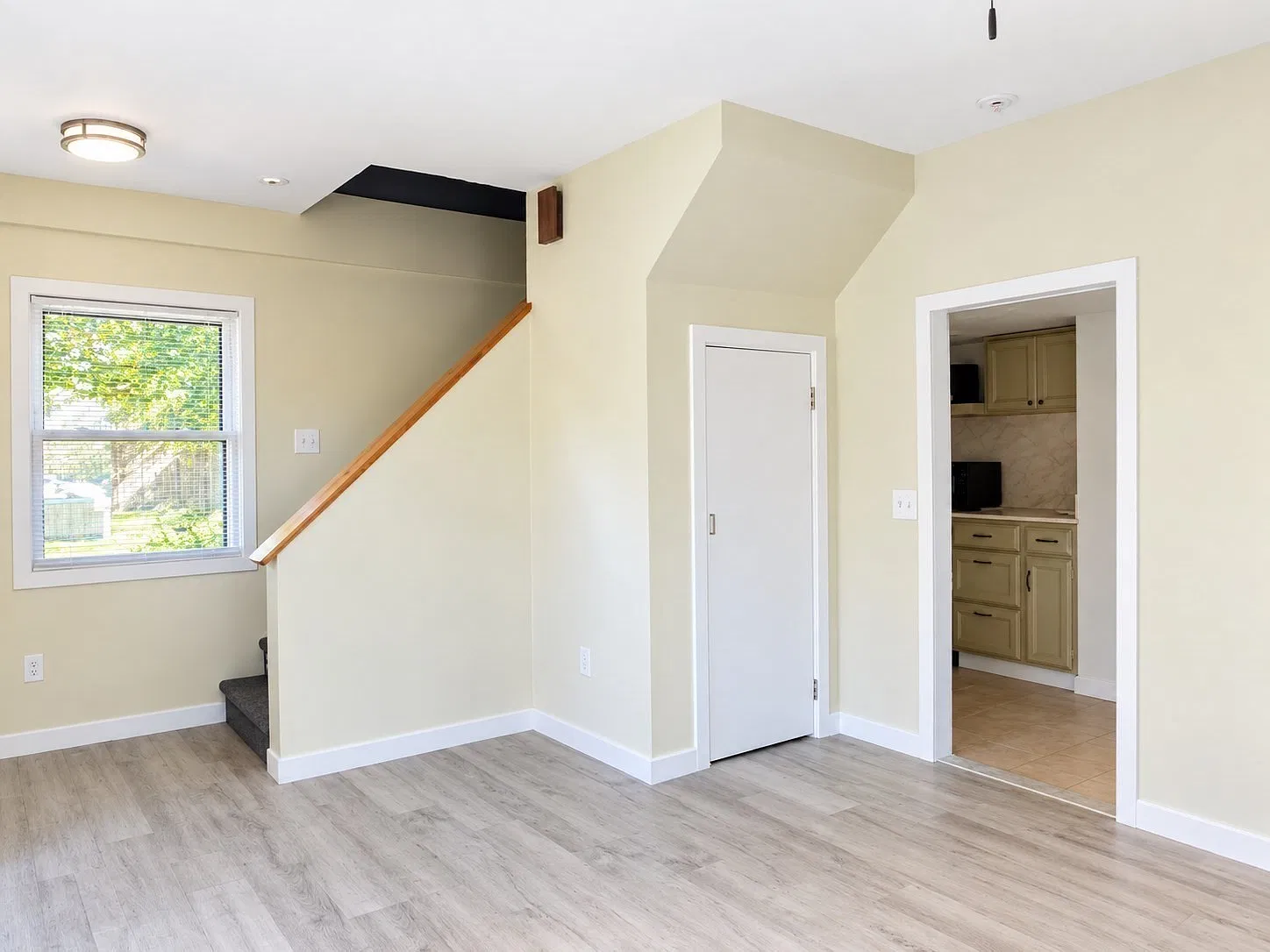 3 bed, 2.0 bath, 1200 sqft, $2,700 — Photo 3