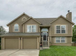 606 Cedar Falls Ct, Raymore, MO 64083