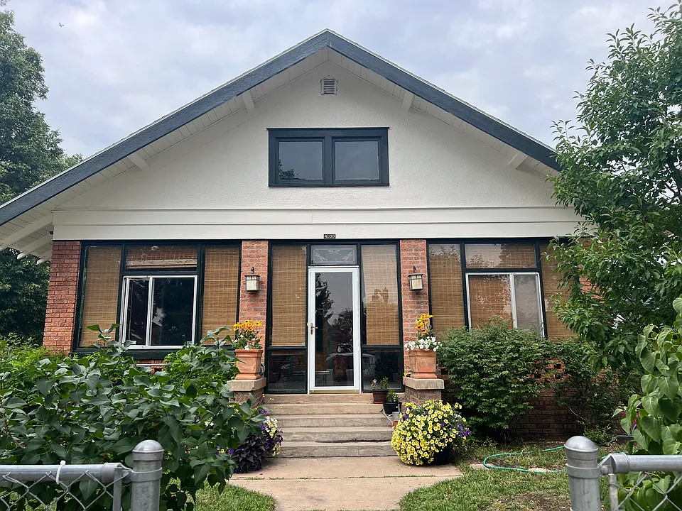 4109 Main St