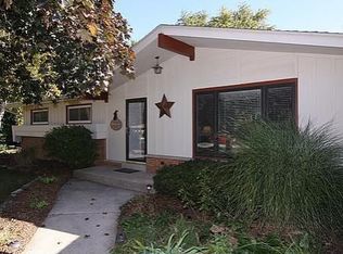 1140 Copenhill Dr, Waukesha, WI 53186