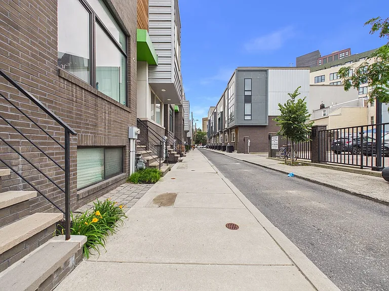 1129 N Hope St — Photo 54