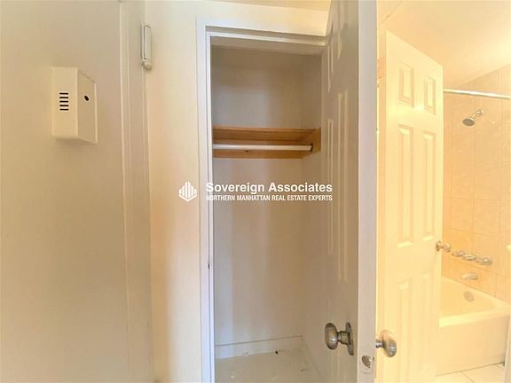 5th image of 936 W End Ave APT D4