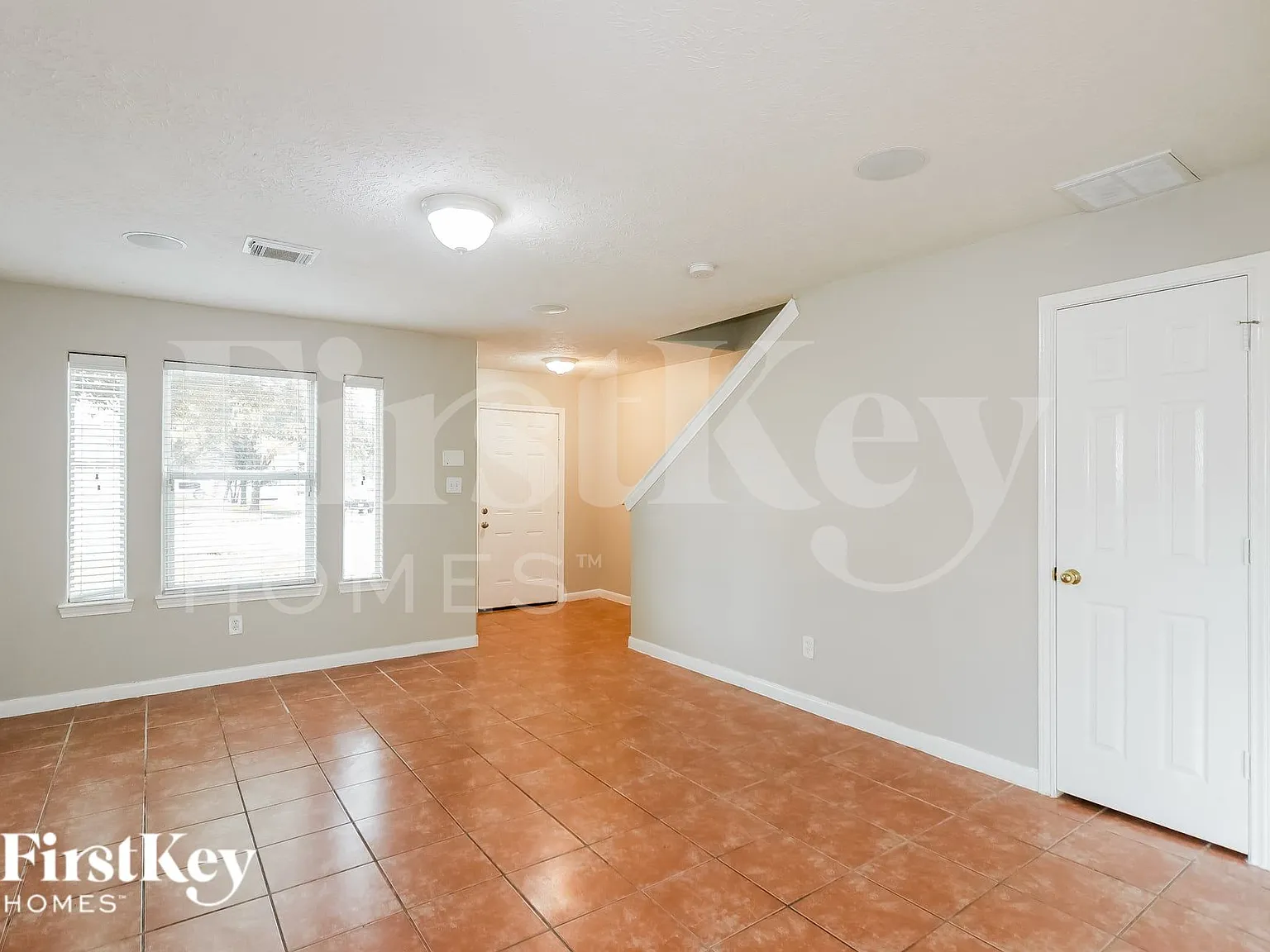 3 bed, 2.5 bath, 1652 sqft, $2,105 — Photo 3