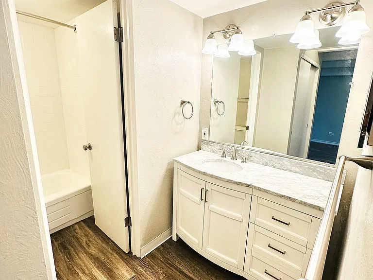 SP 403 Bath