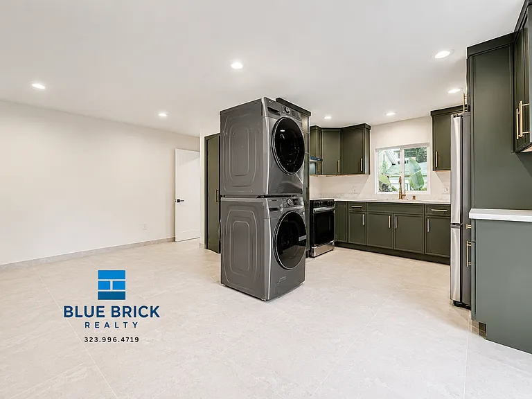 5622 Radford Ave — Photo 4