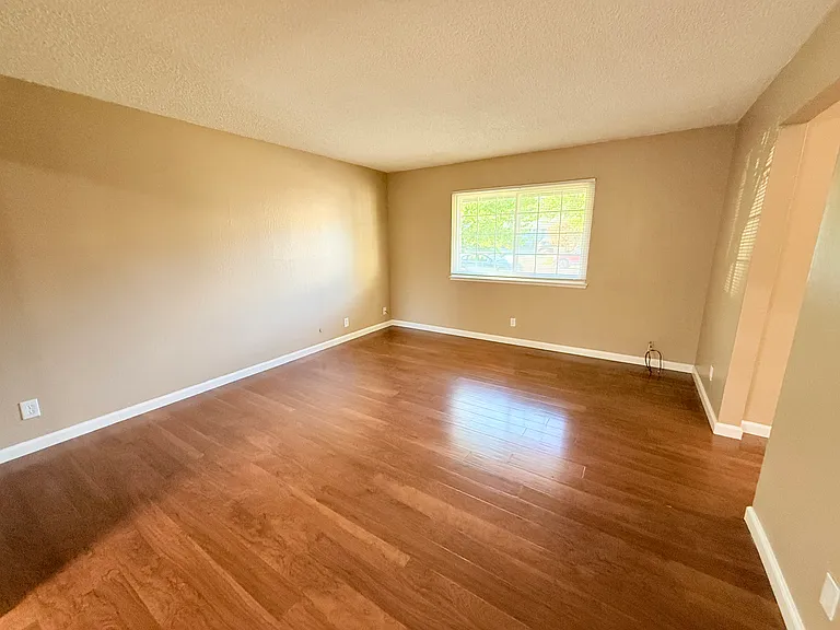 6881 Kettering Cir — Photo 5
