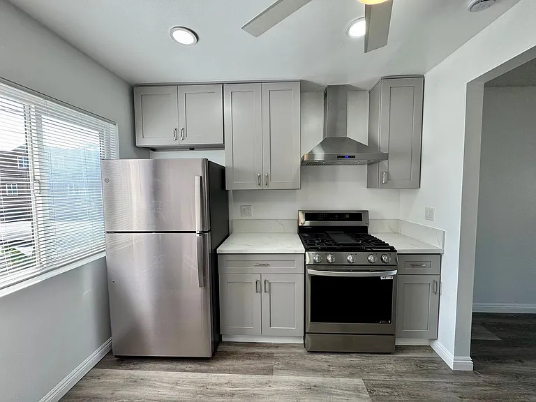 1027 Roswell Ave #4 — Photo 3