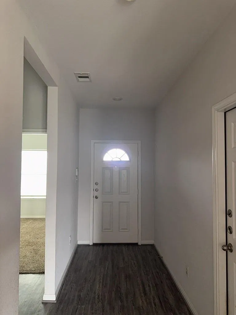 3 bed, 2.5 bath, 1718 sqft, $1,900 — Photo 3