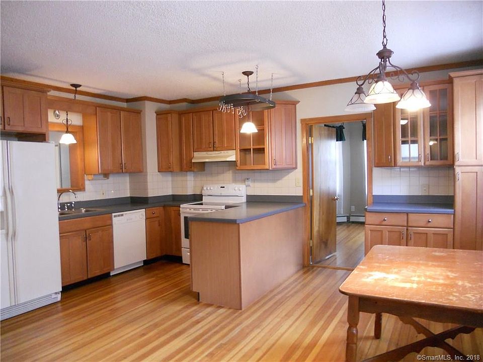 1st image of 497 Burritt St APT 1