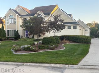49235 Fox Dr S, Plymouth, MI 48170