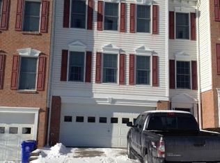 302 Raymond Dr, Oakdale, PA