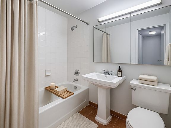 4th image of 525 E 72nd St APT 4F