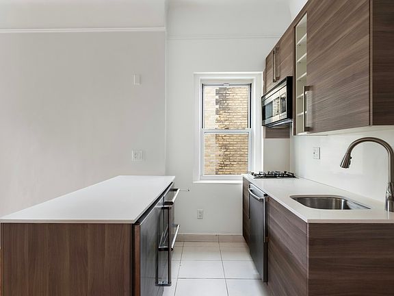 4th image of 309 W 100th St APT 4R