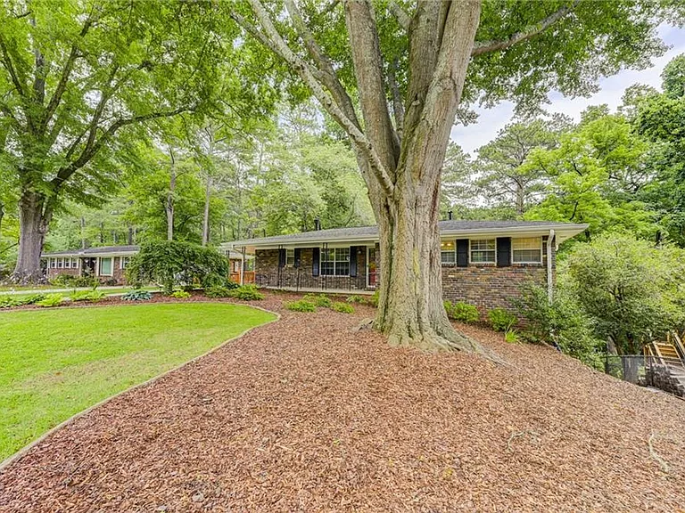 2423 Woodacres Rd NE — Photo 35