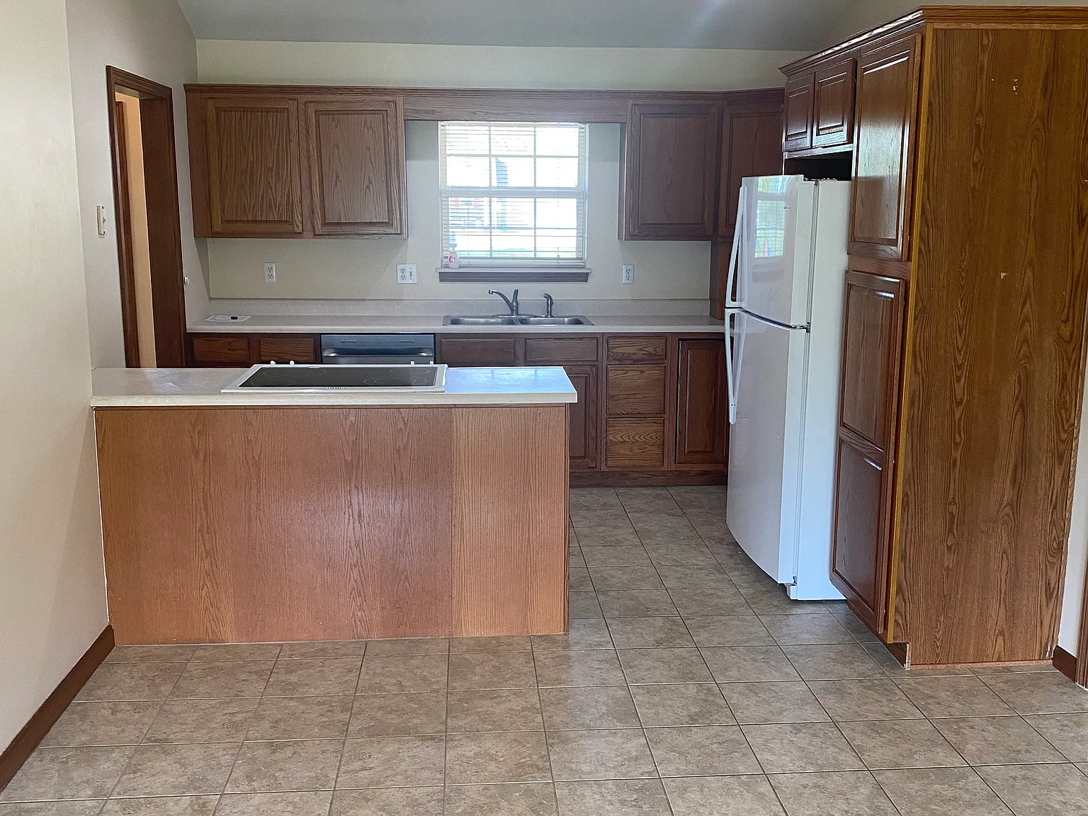 3 bed, 1400 sqft, $1,850 — Photo 4