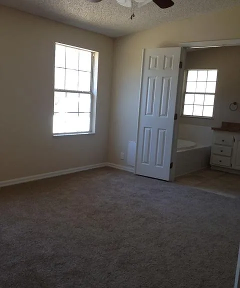 2304 Kingston St S — Photo 16