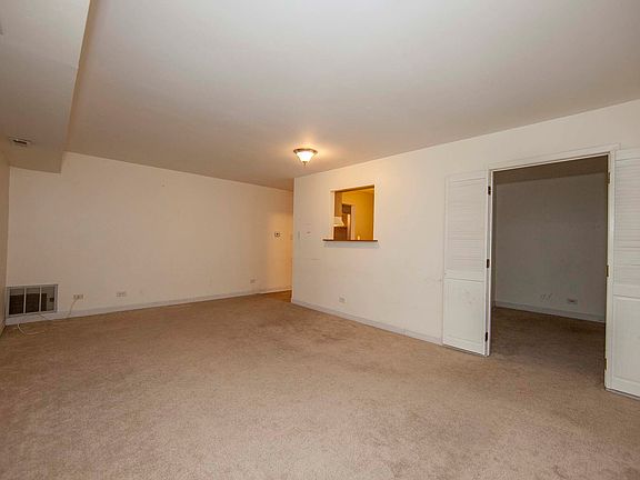 4th image of 960 Perrie Dr APT 204