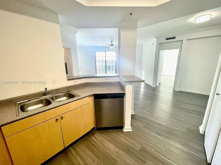 1919 Van Buren St #818A — Photo 33